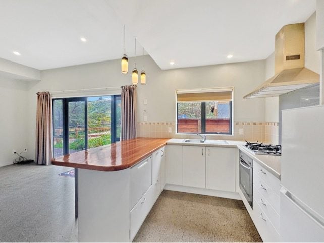 320 South Karori Road, Karori, Wellington - Carousel 2