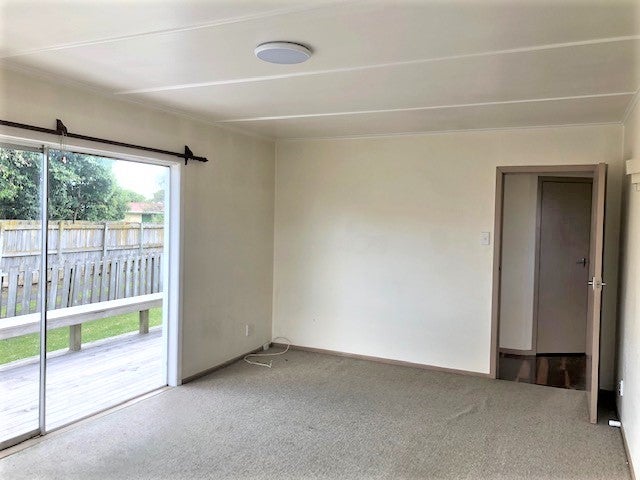 11 Riverina Avenue, Pakuranga, Auckland - Carousel 2