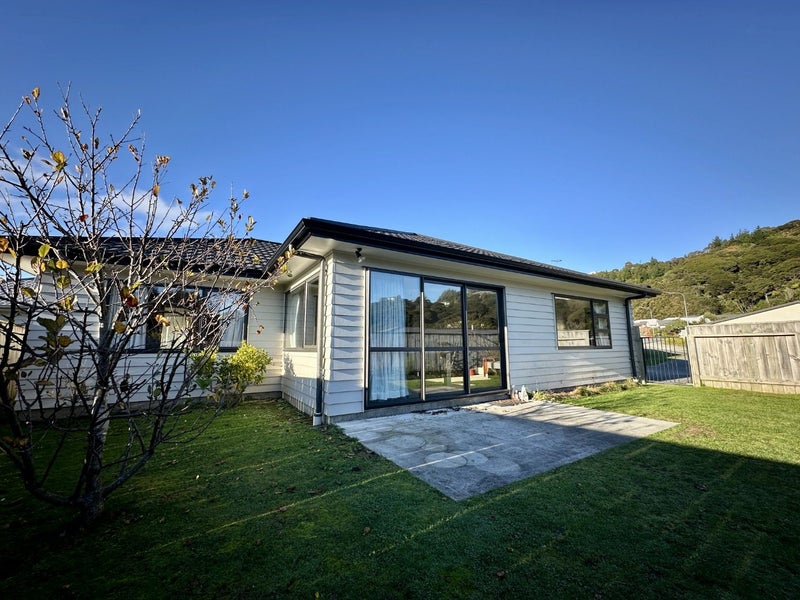 6 Moonsail Drive, Whitby, Porirua - Carousel 2