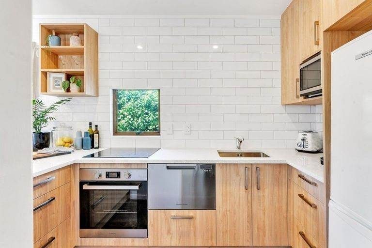 8/17 Coyle Street, Sandringham, Auckland - Carousel 2