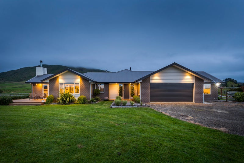 20 Highland View Drive, Tokomaru - Carousel 1