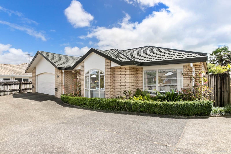 1/18 Bowscale Place, Northpark, Auckland - Carousel 1