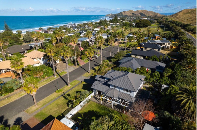 21 Ocean Park, Wainui, Gisborne - Carousel 1