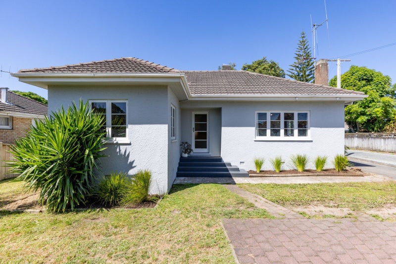 28 Galloway Street, Hamilton East, Hamilton - Carousel 1