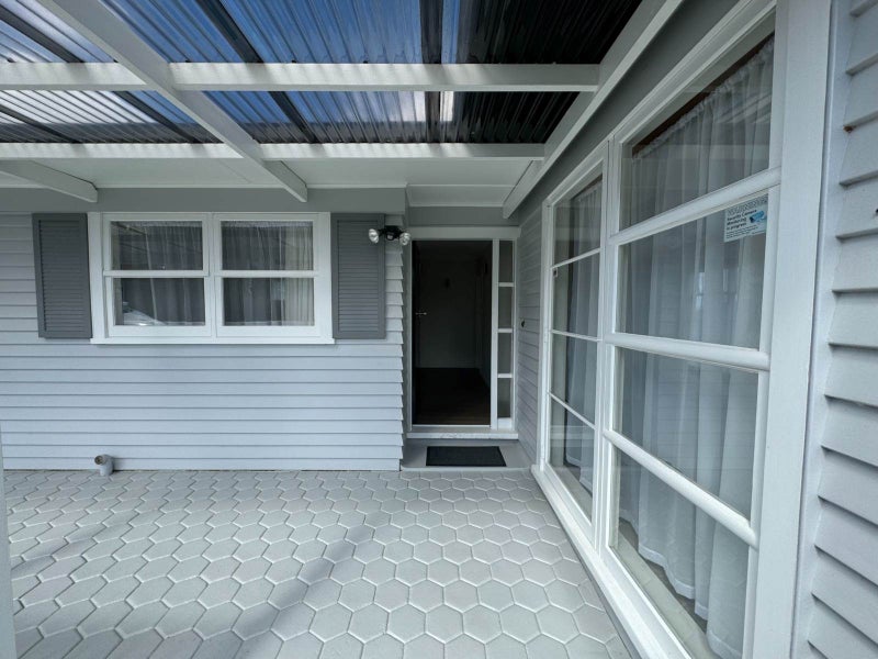 4 Lilac Grove, Hillsborough, Auckland - Carousel 2