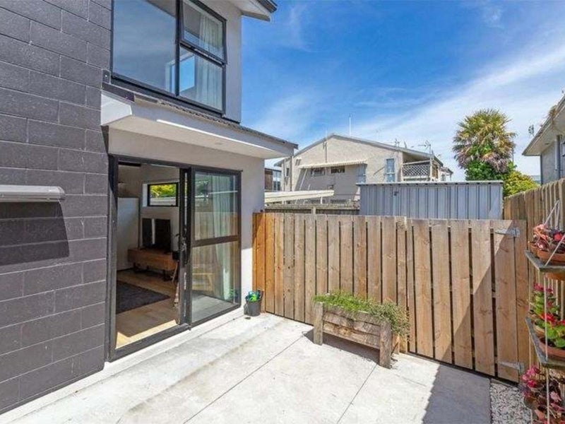 8/9 Sherborne Street, St Albans, Christchurch - Carousel 1
