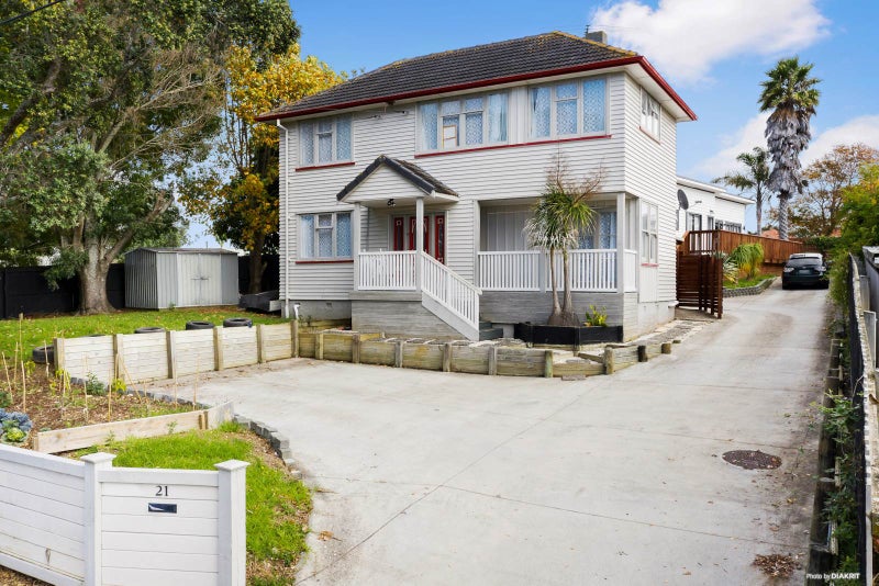 21 Chiltern Crescent, Glen Innes, Auckland - Carousel 1