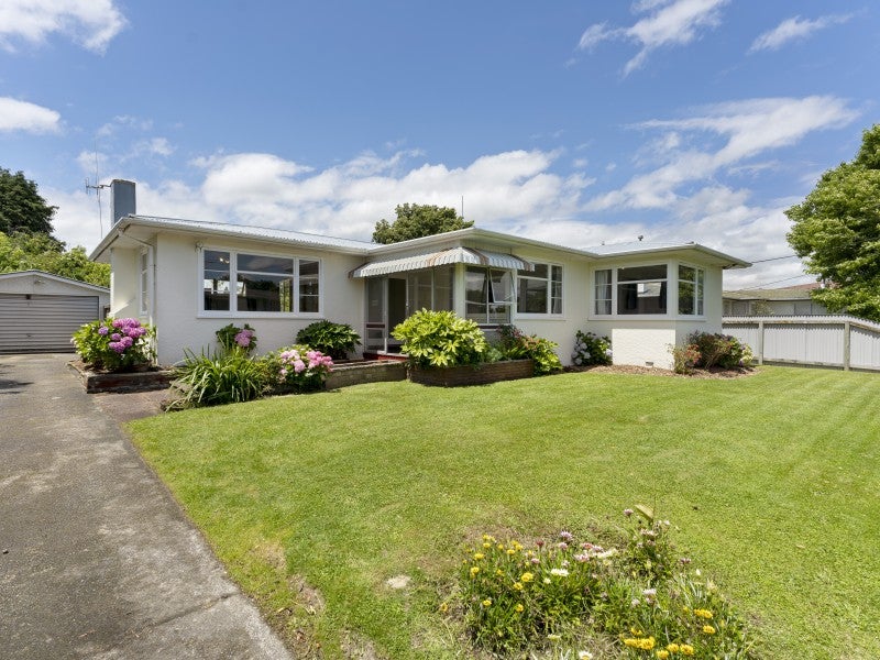 18 Wincanton Place, Awapuni, Palmerston North - Carousel 1