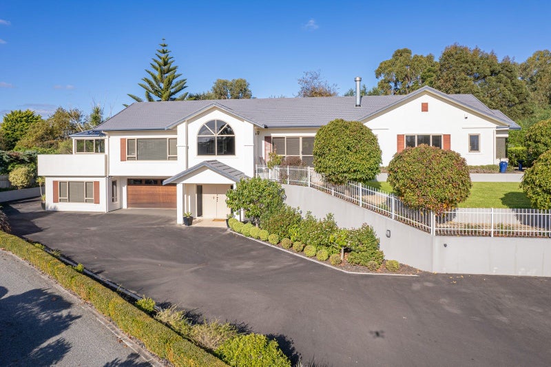 12 Suffolk Drive, Otamatea, Whanganui - Carousel 1