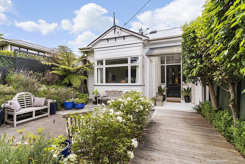 44 Duthie Street, Karori, Wellington - Carousel 2