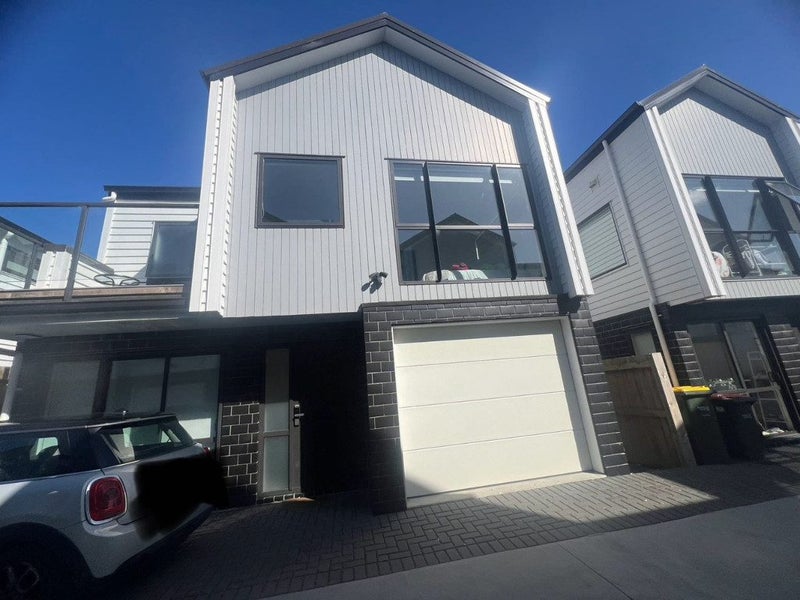 1C Westall Road, New Lynn, Auckland - Carousel 1