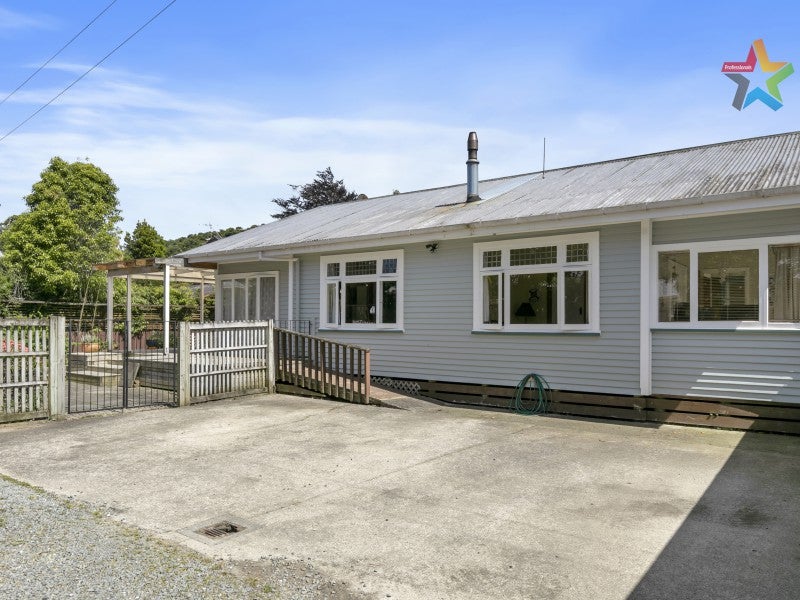 8 Edwin Street, Belmont, Lower Hutt - Carousel 1