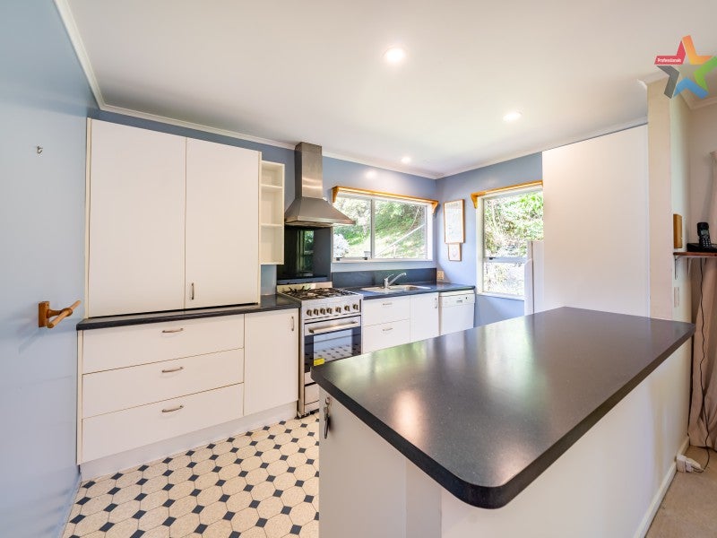 11 Mokopuna Grove, Stokes Valley, Lower Hutt - Carousel 2