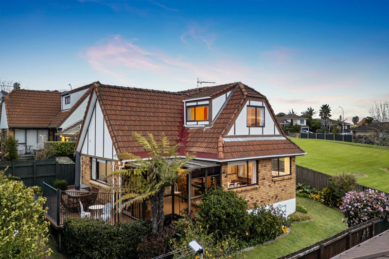 2/49 Dalwhinnie Parade, Highland Park, Auckland - Carousel 1