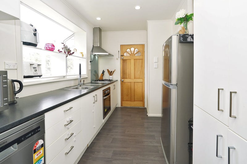 21 Saxbys Road, Glenview, Hamilton - Carousel 2