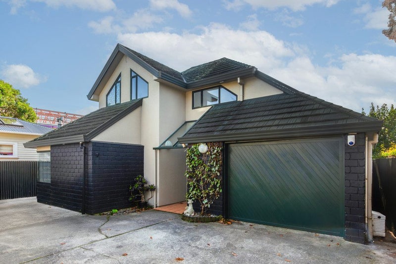 15A PURIRI ST , WOBURN, LOWER HUTT - Carousel 1