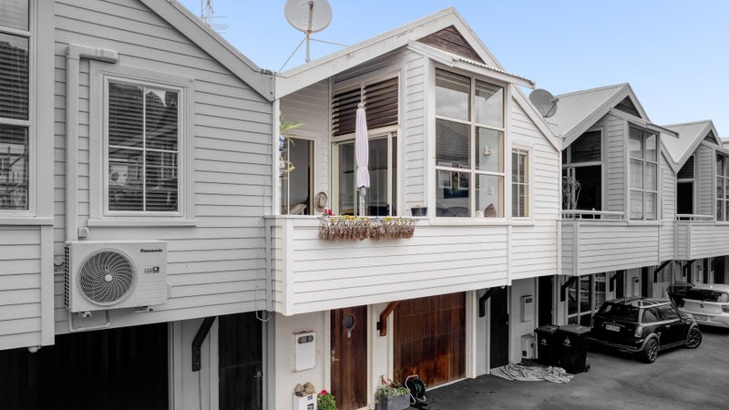 34E Maunganui Road, Mount Maunganui, Mount Maunganui - Carousel 1