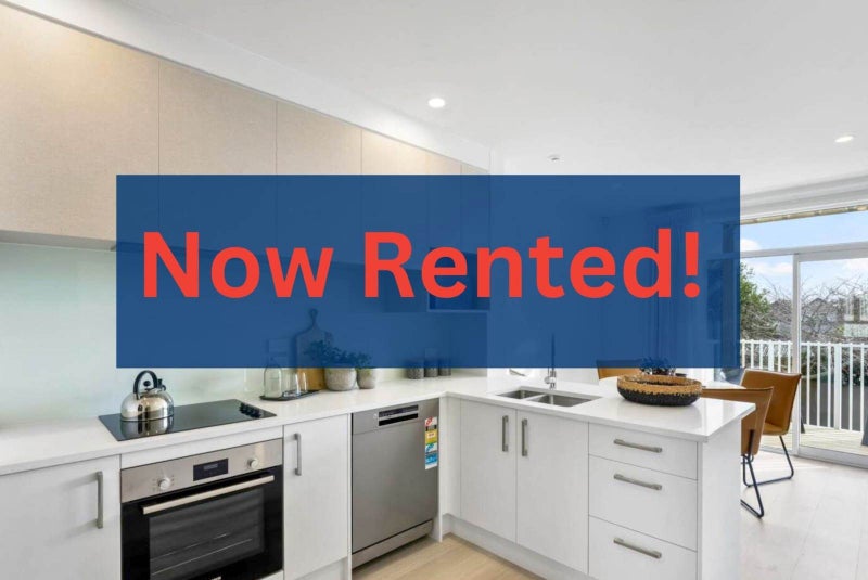 13/2 Moor Avenue, Te Atatu Peninsula, Auckland - Carousel 1