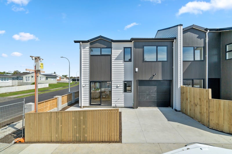 12A Windrush Close, Mangere, Auckland - Carousel 1