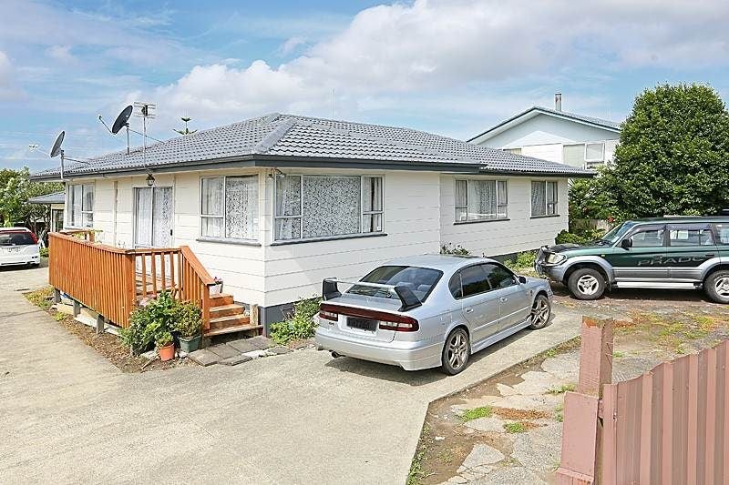 13 Hindmarsh Street, Henderson, Auckland - Carousel 1
