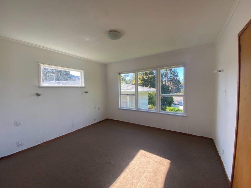 25 Commodore Drive, Lynfield, Auckland - Carousel 2