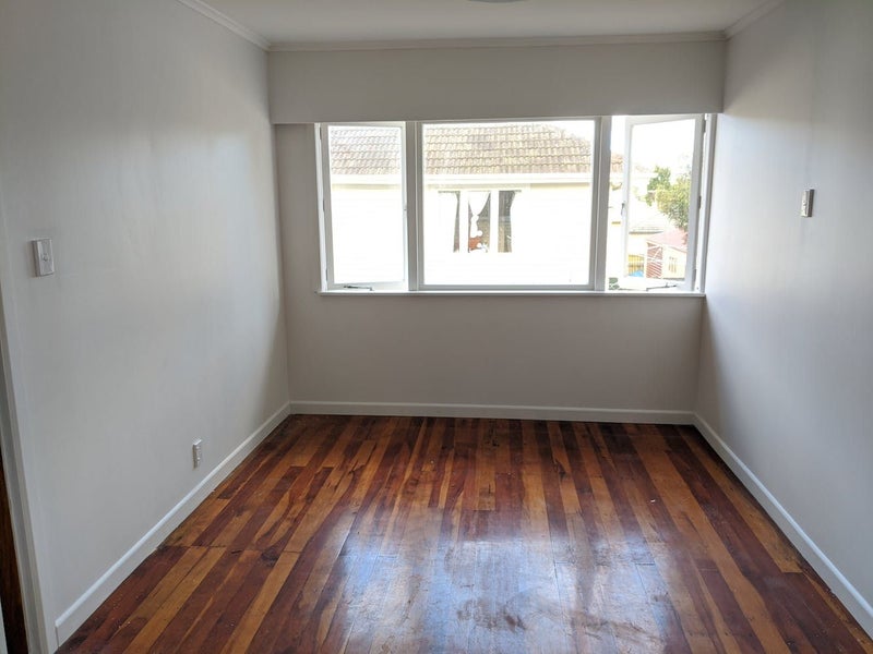 8 Brains Road, Kelston, Auckland - Carousel 2