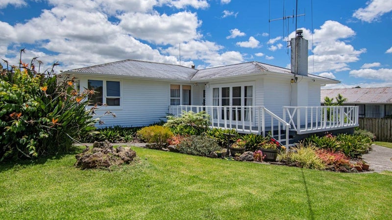 1 Sussex Place, Kamo, Whangarei - Carousel 1