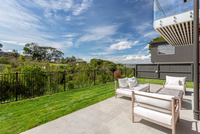 14A Fernwood Place, Wai o Taiki Bay, Auckland - Carousel 1