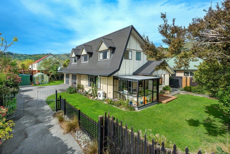 21 Laing Crescent, Heathcote Valley, Christchurch - Carousel 1