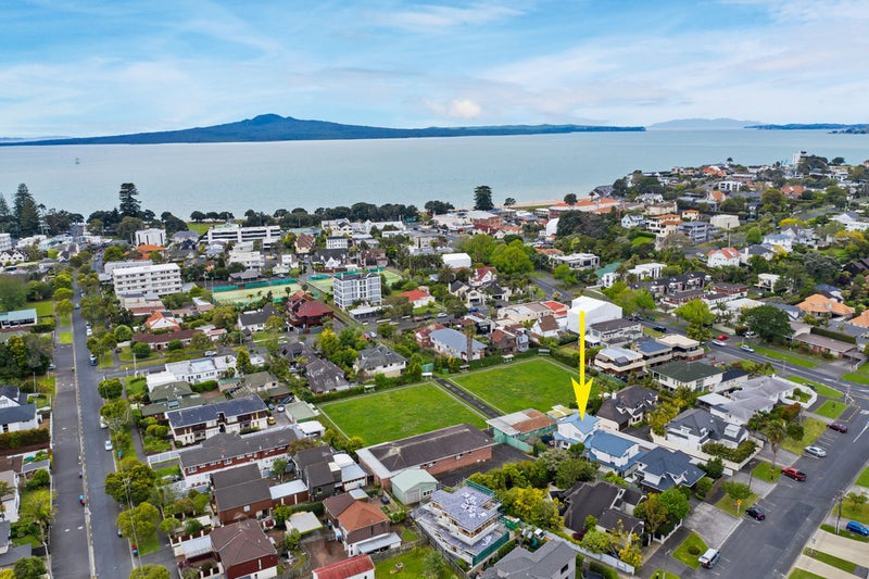 8B Nihill Crescent, Mission Bay, Auckland - Carousel 1