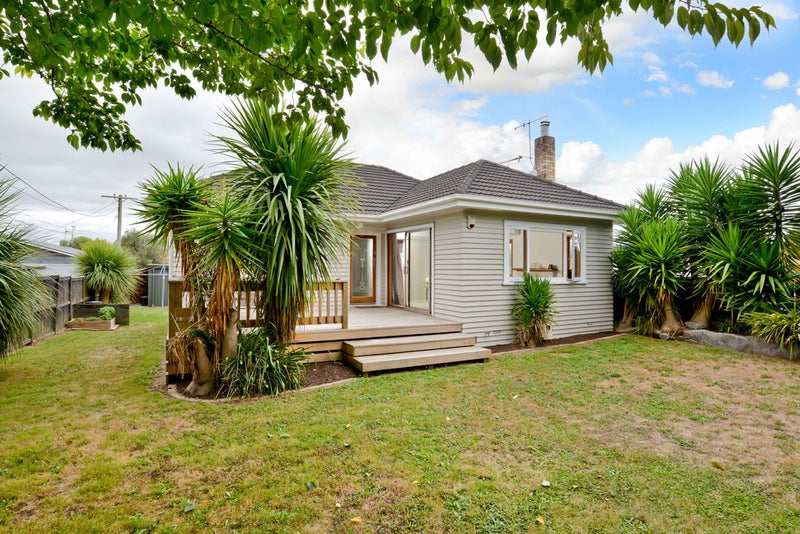 321 Cambridge Road, Hillcrest, Hamilton - Carousel 1