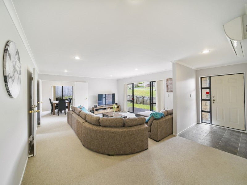 38 Saralee Drive, Manurewa, Auckland - Carousel 2