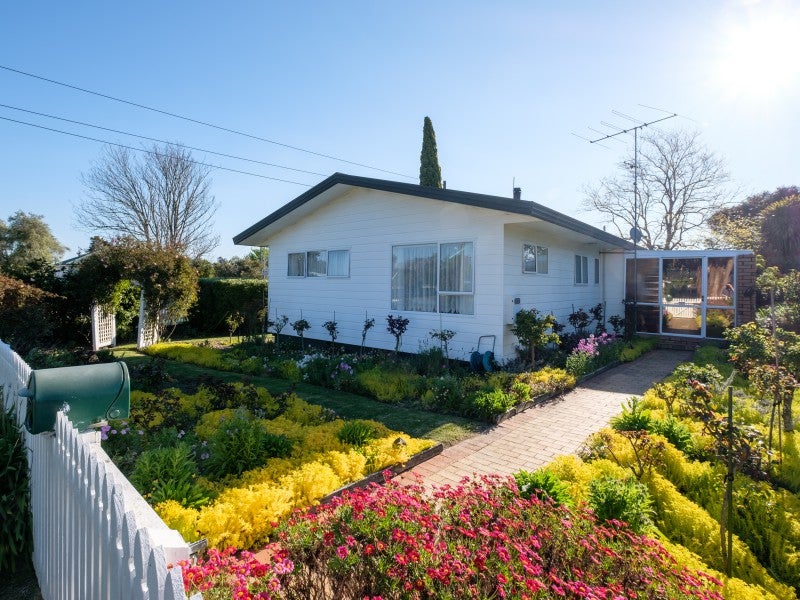 2 Pine Street, Mangapapa, Gisborne - Carousel 2