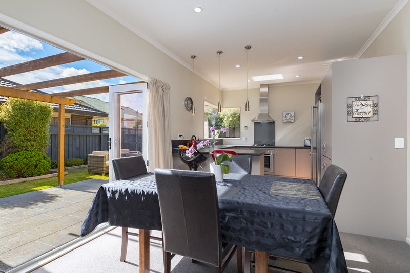 4 Silver Pine Avenue, Woodridge, Wellington - Carousel 1