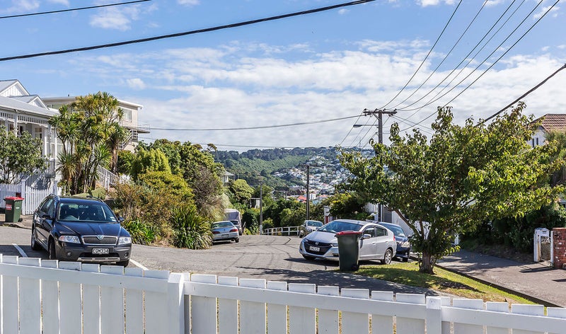 17 Naughton Terrace, Kilbirnie, Wellington - Carousel 2