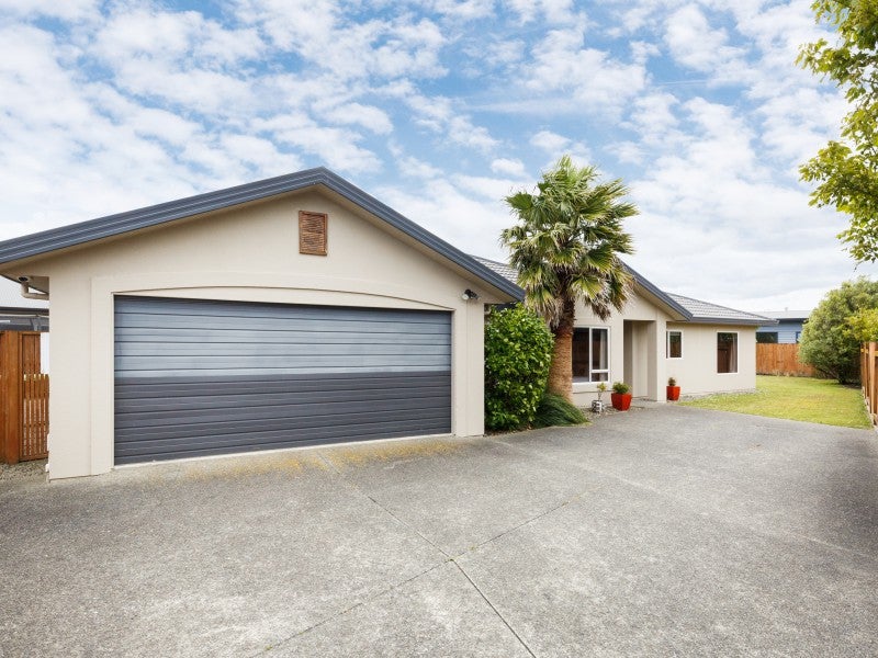 31 Meridian Grove, Kelvin Grove, Palmerston North - Carousel 1