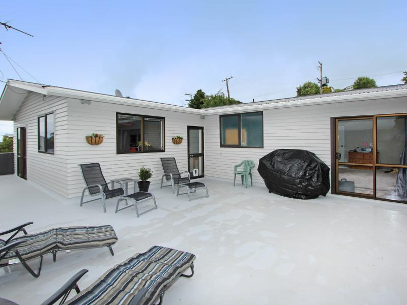 3 Pokohiwi Road, Normandale, Lower Hutt - Carousel 1