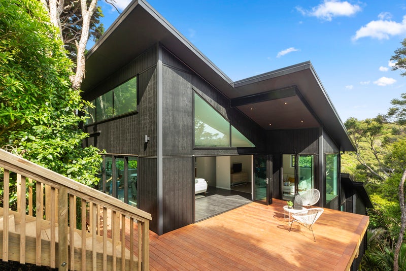 126 Waiheke road, Waiheke Island, Auckland - Carousel 1