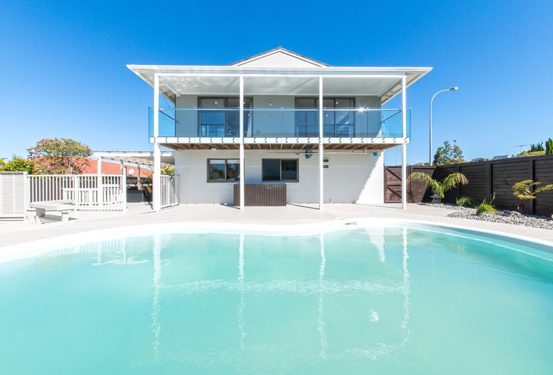 128 Chelsea View Drive, Chatswood, Auckland - Carousel 1