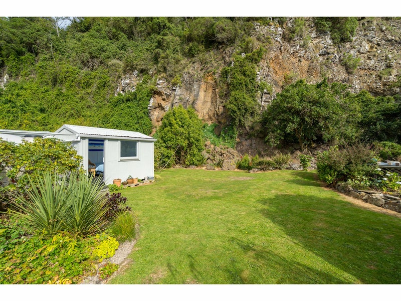 17 Mihiwaka Road, Long Beach, Port Chalmers - Carousel 21