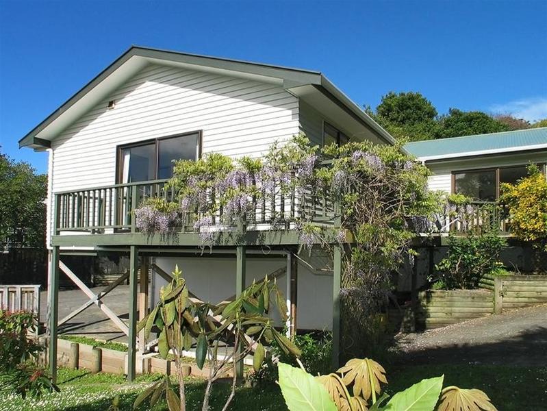 13 Mascot Street, Tawa, Wellington - Carousel 2