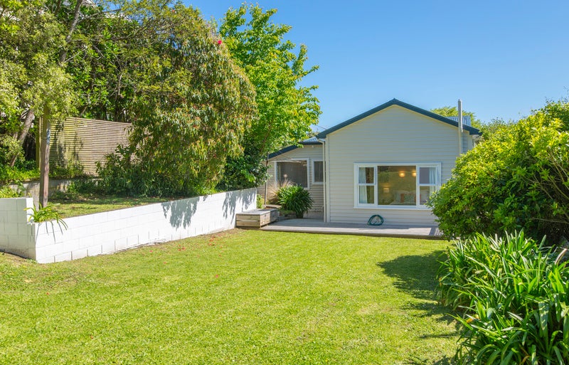 1 Rangoon Street, Khandallah, Wellington - Carousel 20