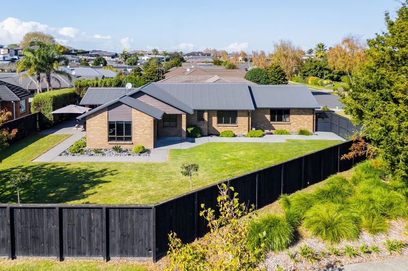 36 Barrington Drive, Huntington, Hamilton - Carousel 1