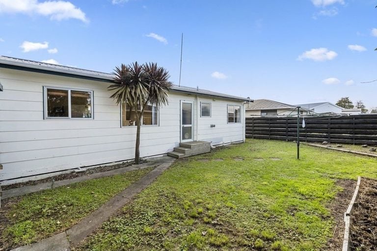6 Athena Grove, Highbury, Palmerston North - Carousel 11
