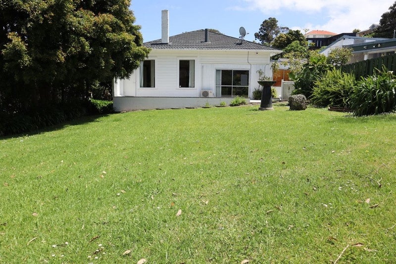76 Onewa Road, Northcote Point, Auckland - Carousel 1
