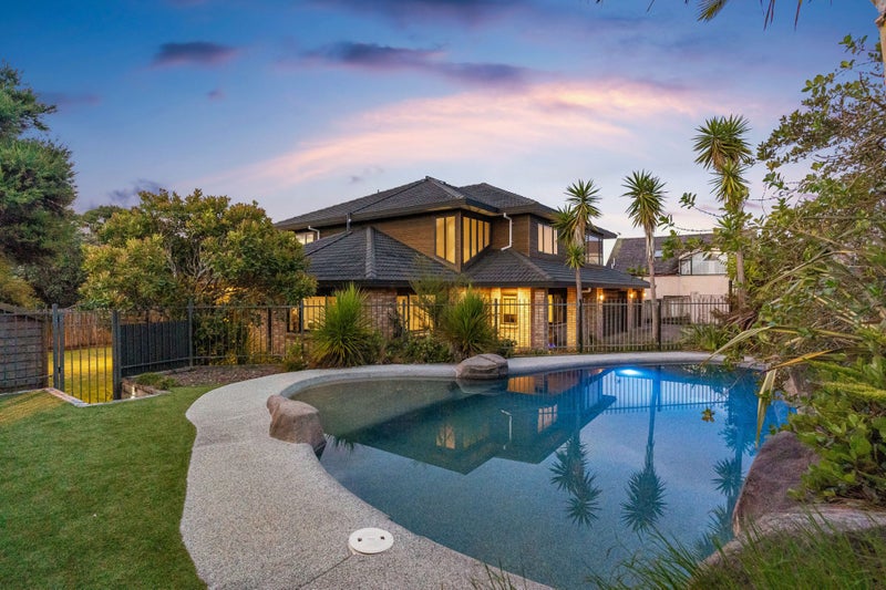 18 Rosetti Rise, West Harbour, Auckland - Carousel 1