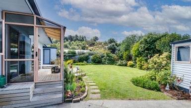 16 Shirley Place, Bay View, Napier - Carousel 1