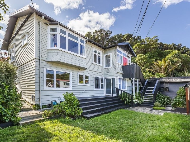 3 Thames Street, Island Bay, Wellington - Carousel 1