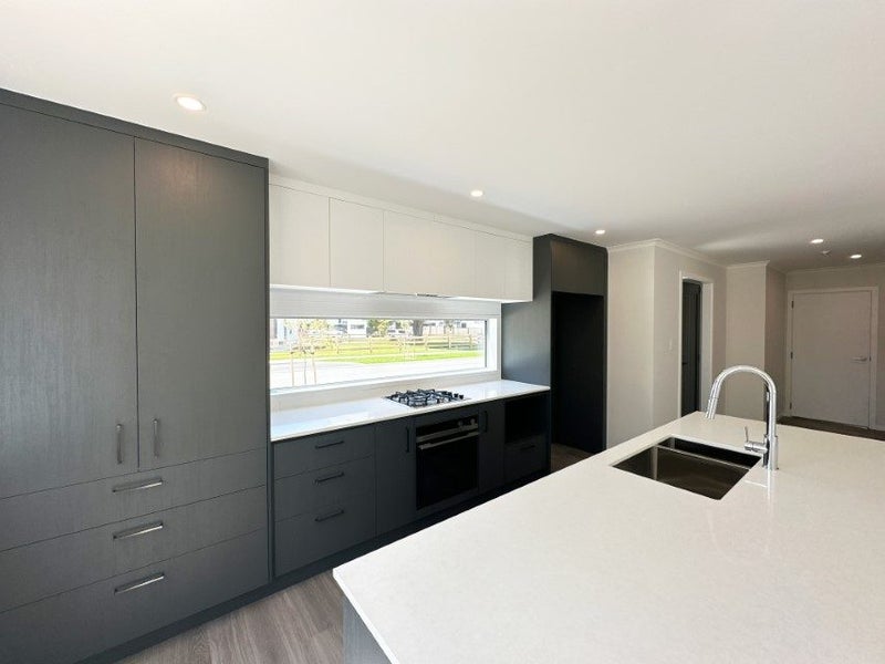 91 Cynisca Crescent, Wallaceville, Upper Hutt - Carousel 2