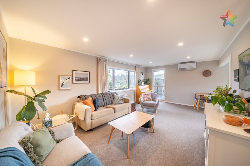 18 Tarras Grove, Kelson, Lower Hutt - Carousel 2